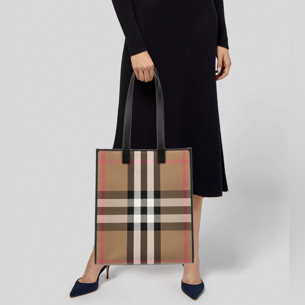 $1350 Burberry NWT XL Tote Bag Classic Nova Check